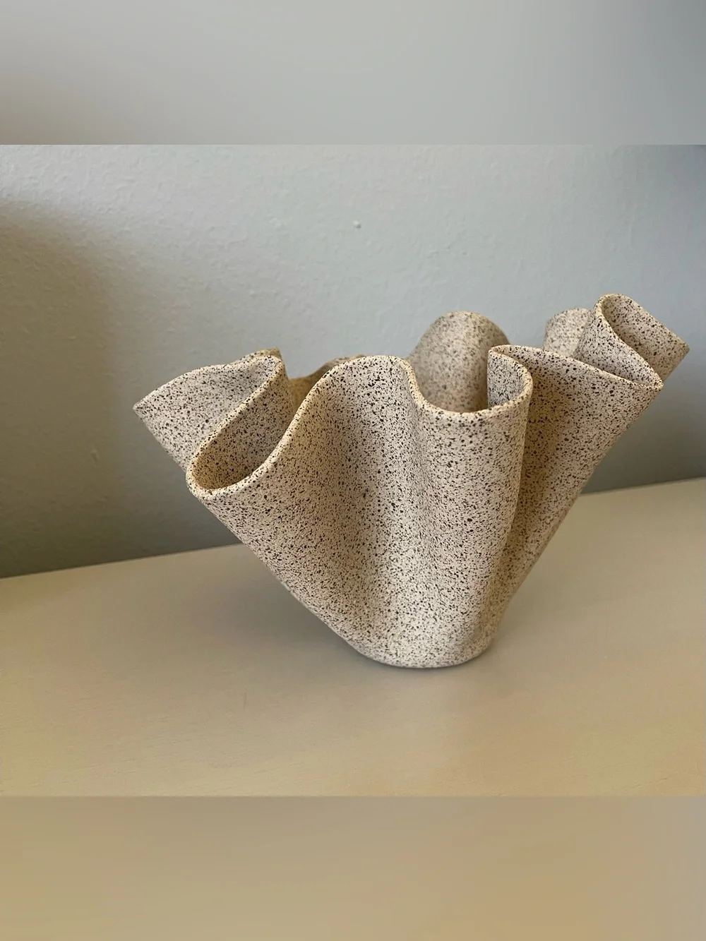 “CURIOUS CLAY” CERAMIC RUFFLE BOWL - Picture 3 of 10